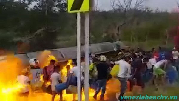 Colombia Camion De Gasolina Video Original