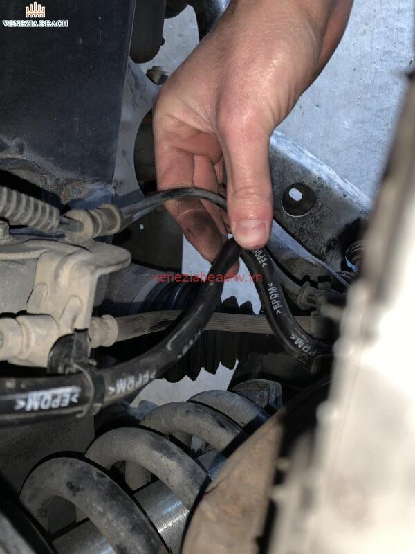 Steps to Diagnose and Replace a Faulty 4WD Actuator